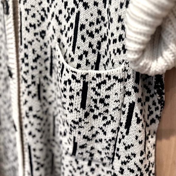 Marla Wynne Knit Sweater/Poncho-NWOT - Picture 10 of 10